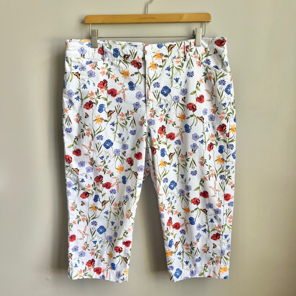 St. John's Bay Capri Pants Women's 16 White Floral Butterflies Cottage Garden